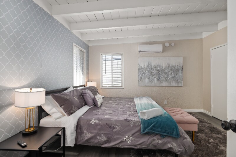 Building Photo - 281 E Pleasant St