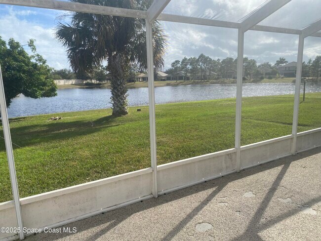 Building Photo - 3166 Lago Vista Dr