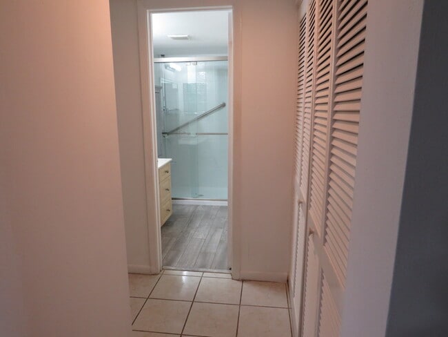 Building Photo - 16091 Blatt Blvd