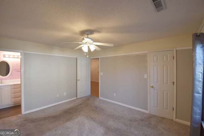 Building Photo - 715 S Fairfield Dr