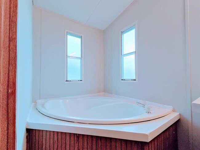 Building Photo - 308 Sunshine Dr