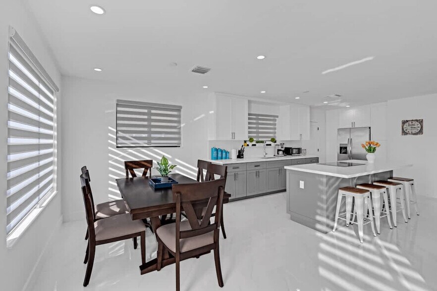 Building Photo - 17835 NE 6th Ave