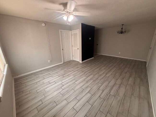 Building Photo - Affordable Beach Living! 1BR Apartment with Large Storage Closet & Central AC