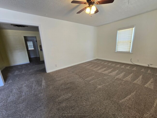 Building Photo - 404 E Hopi St