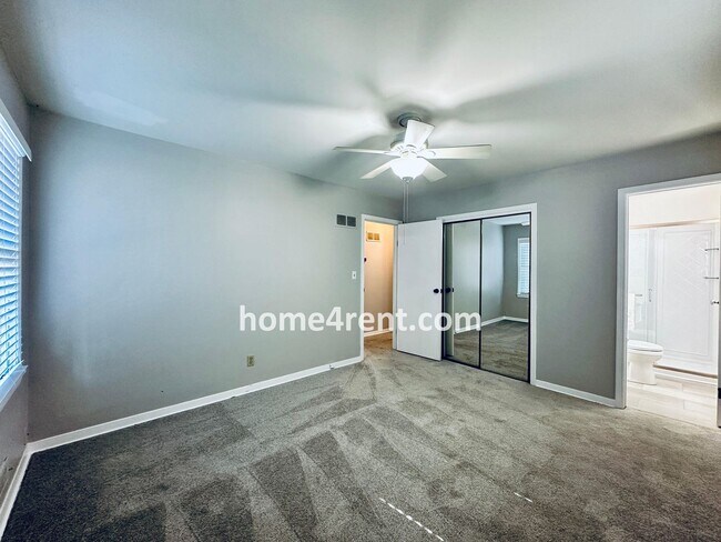 Building Photo - Attractive Overland Park Home w/ Wood Floo...