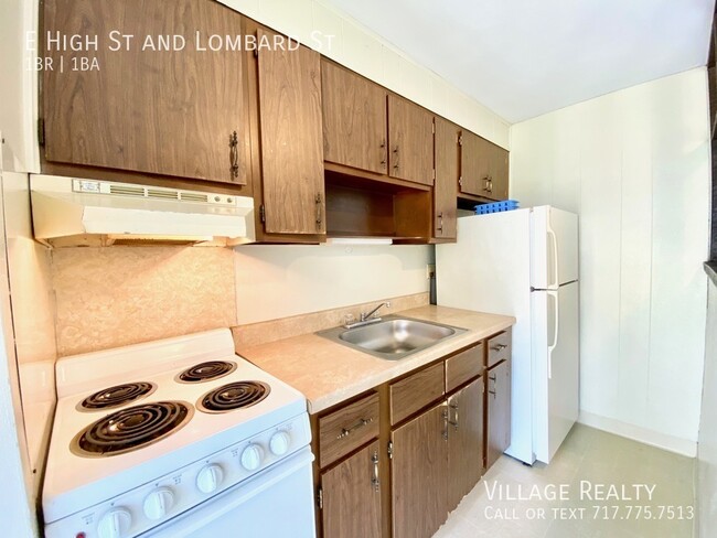 Building Photo - Budget-friendly 1-Bed efficiency apartment...