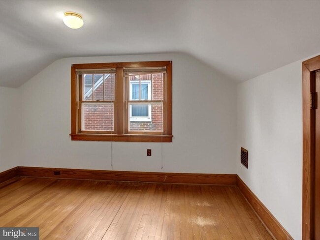 Building Photo - 557 N Franklin St