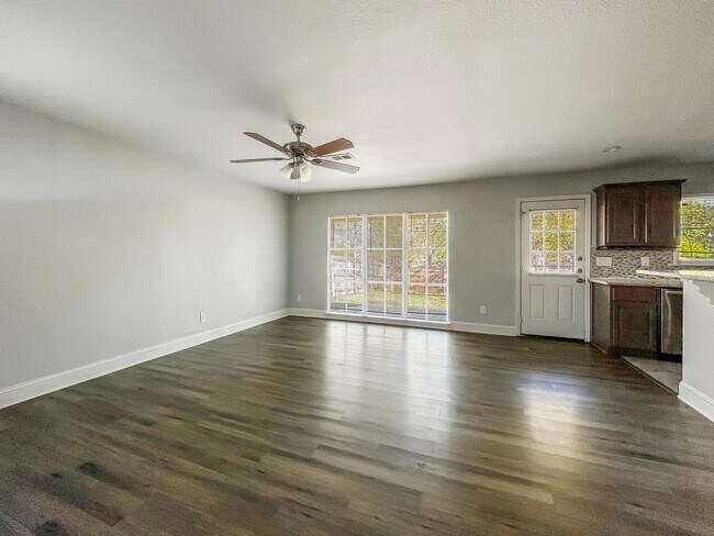 Building Photo - Charming 4BR/2BA Home in Dallas