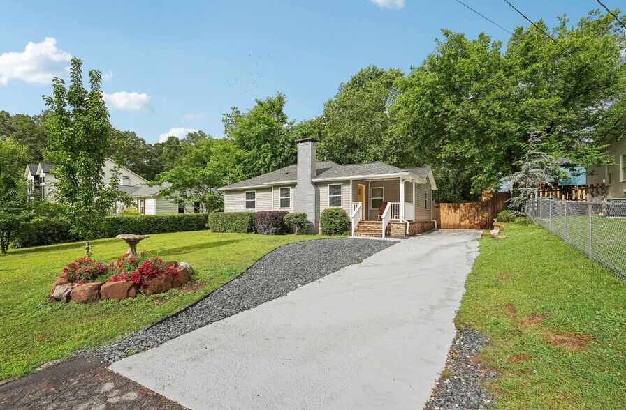 Building Photo - 1605 Wellswood Dr SE