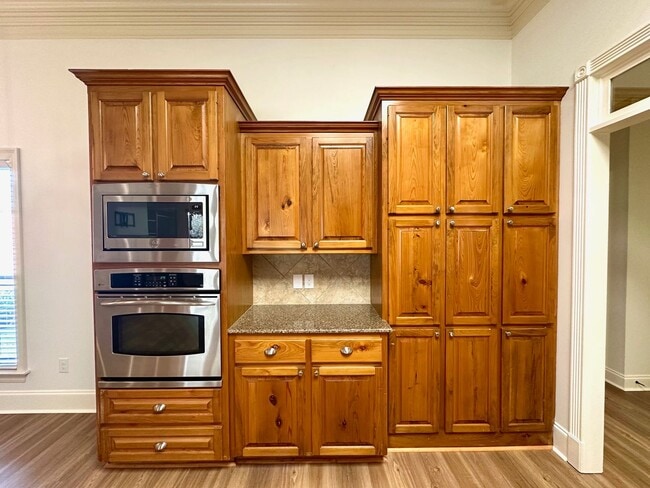 Building Photo - 10723 Hillbrook Ave