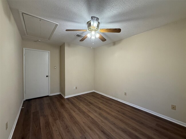 Building Photo - 15307 Pebble Lake Dr