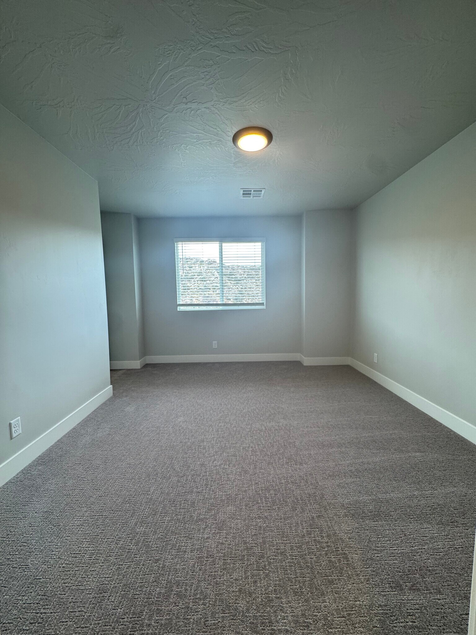 Building Photo - 3990 E Fossil Way