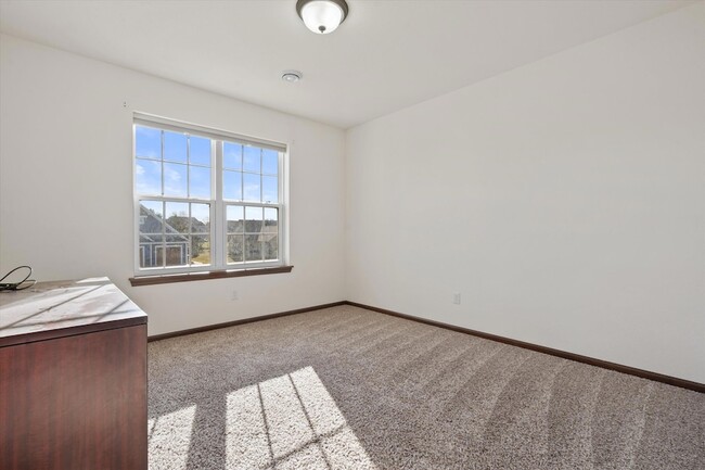 Building Photo - N42W22770 Beacon Ct