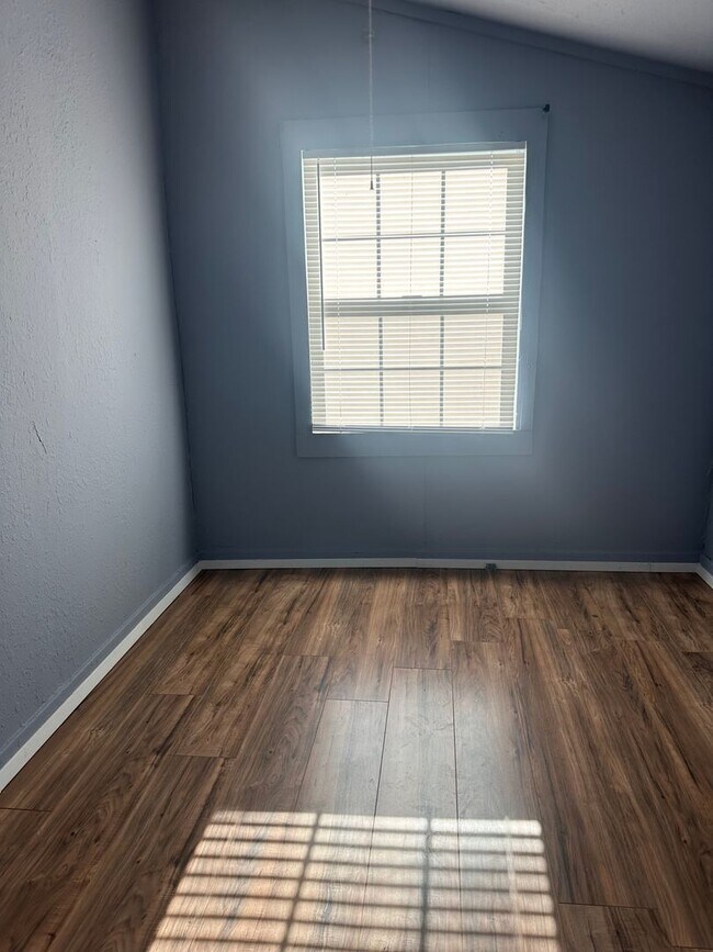 Building Photo - Charming Living in the Heart of Turlock