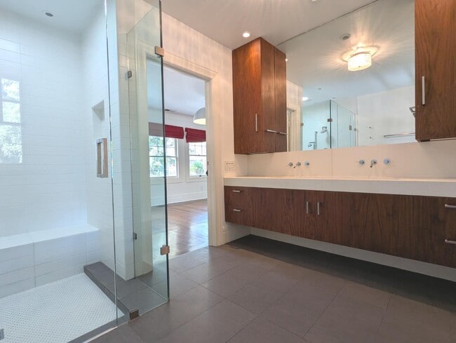 Building Photo - 1400 Cowper St