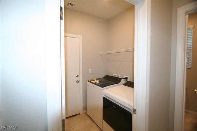 Building Photo - 4275 Tarim St