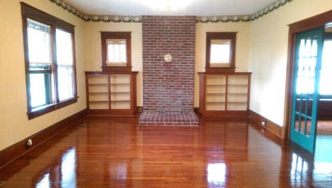 Building Photo - HOUSE FOR RENT!