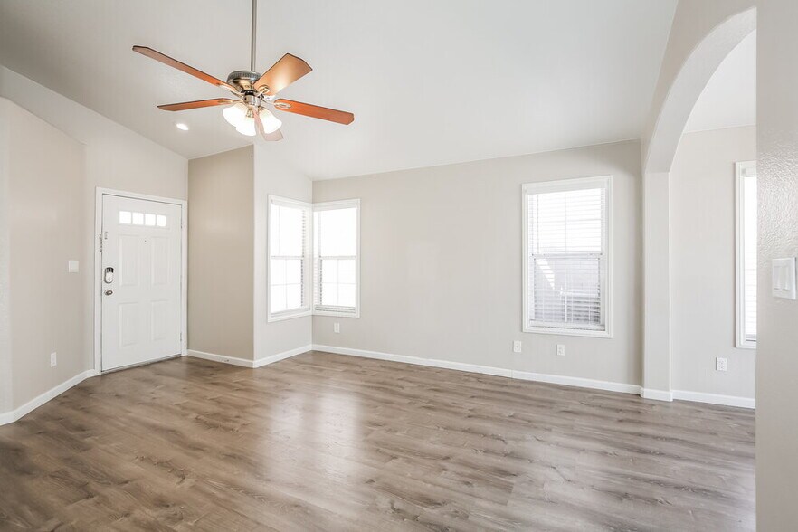 Building Photo - 6040 Hidden Rock Dr