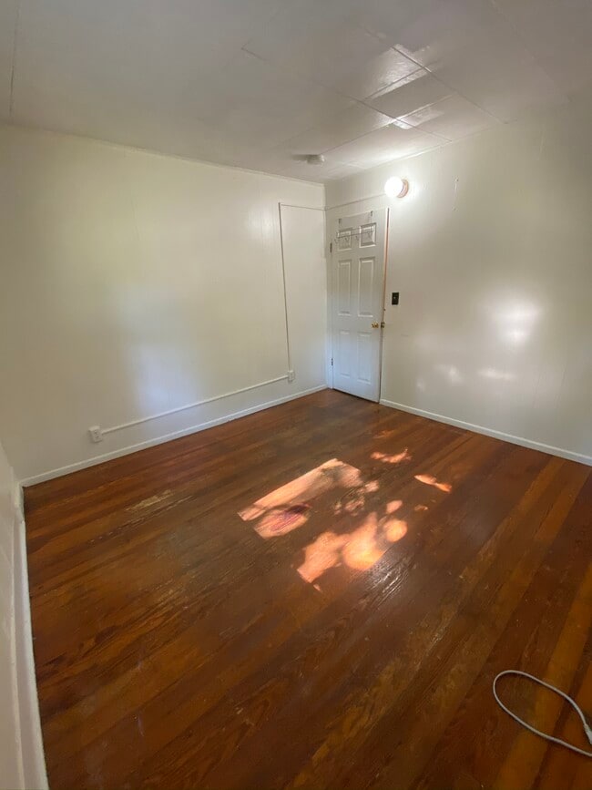 Building Photo - Private Room 714