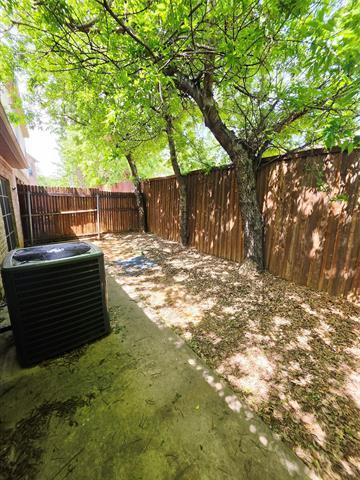 Building Photo - 4231 Towne Lake Ct