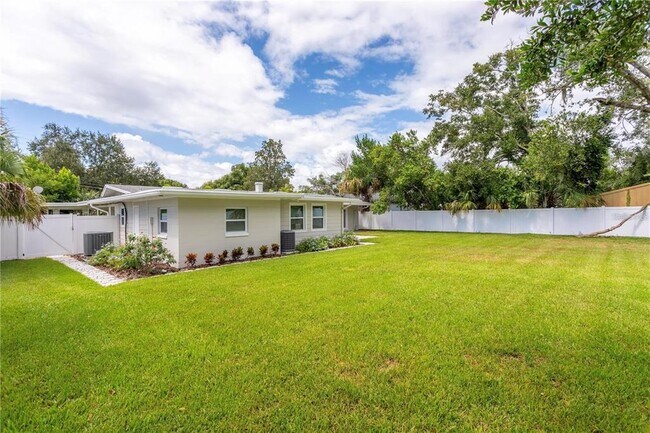 Building Photo - 905 Marabon Ave