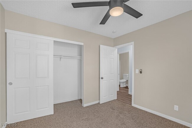 Building Photo - 727 Barrie Ct