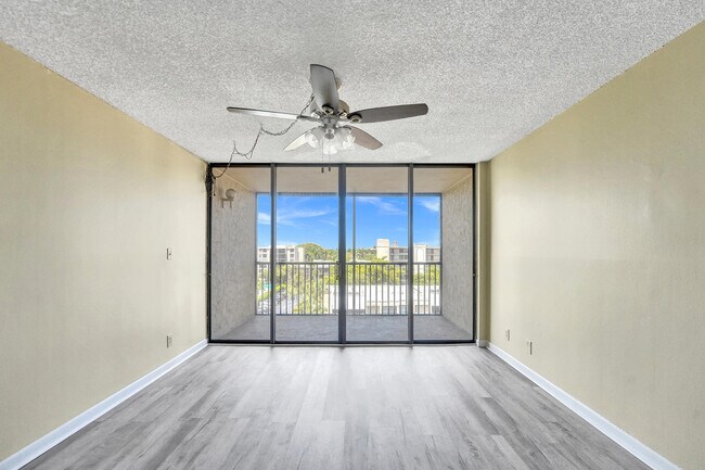 Building Photo - 12 Royal Palm Way