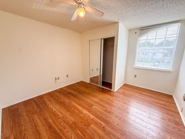 Building Photo - 3705 SW 27th St