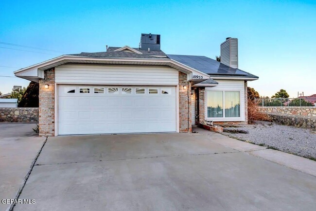 Primary Photo - 10955 Yogi Berra Cir