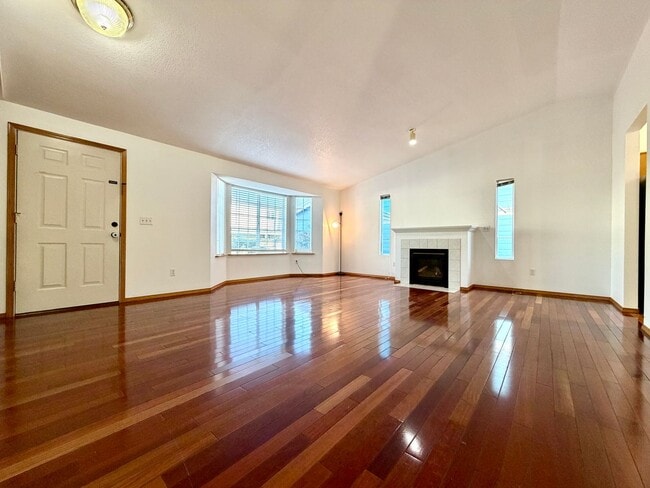 Building Photo - Cozy Ranch on Flag Lot~ Gleaming Hardwood ...