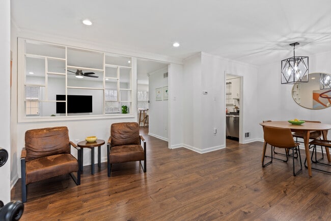 Building Photo - 6864 Aspenhill Dr