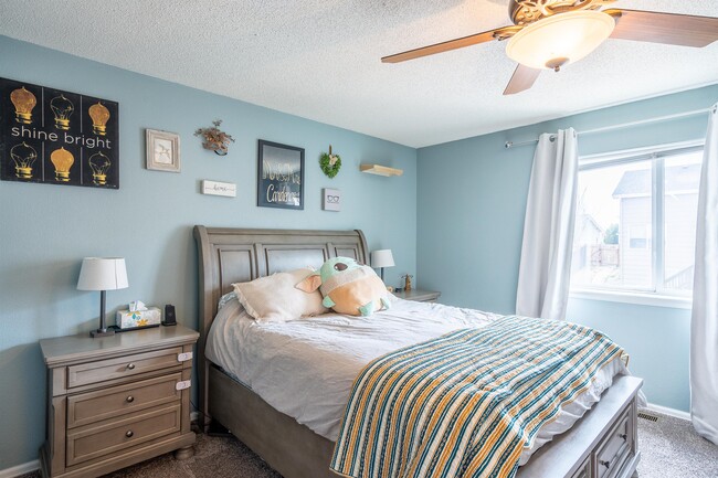 Building Photo - 857 Regent Ct
