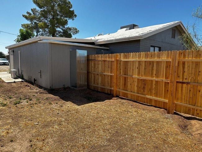 Building Photo - Beautiful Remodeled Studio With Private Backyard In Coolidge!
