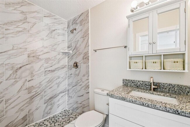 Building Photo - 650 E Tarpon Ave