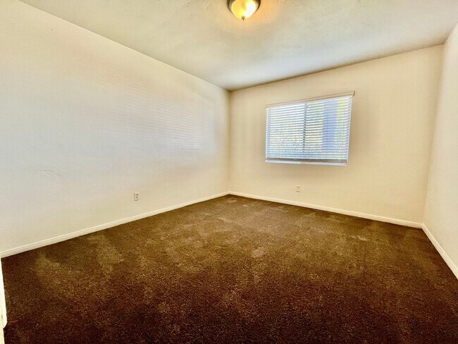 Building Photo - r701