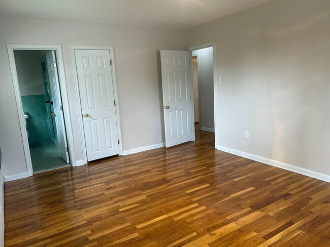 Building Photo - 357 Leona Ave