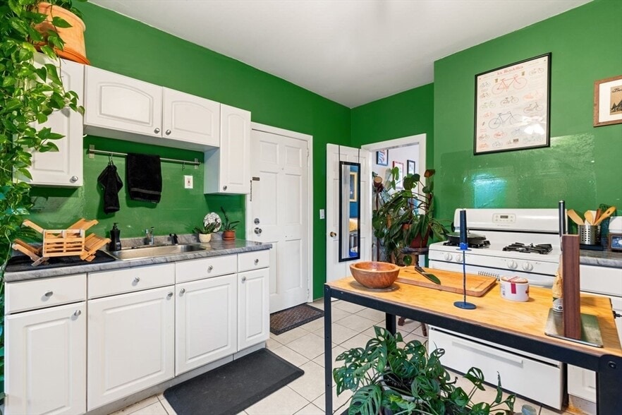 Building Photo - 377 Dorchester St