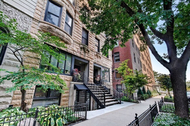 Primary Photo - 82 E Elm St