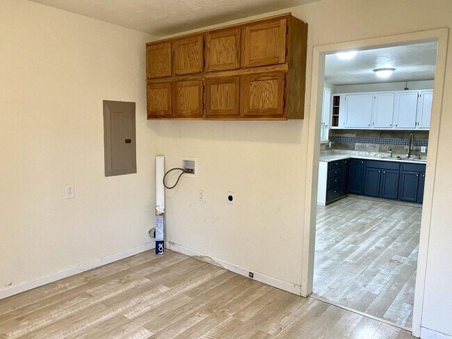 Building Photo - 2400 S Nettleton Ave