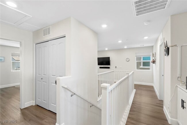 Building Photo - 302 Quail Dove Ave