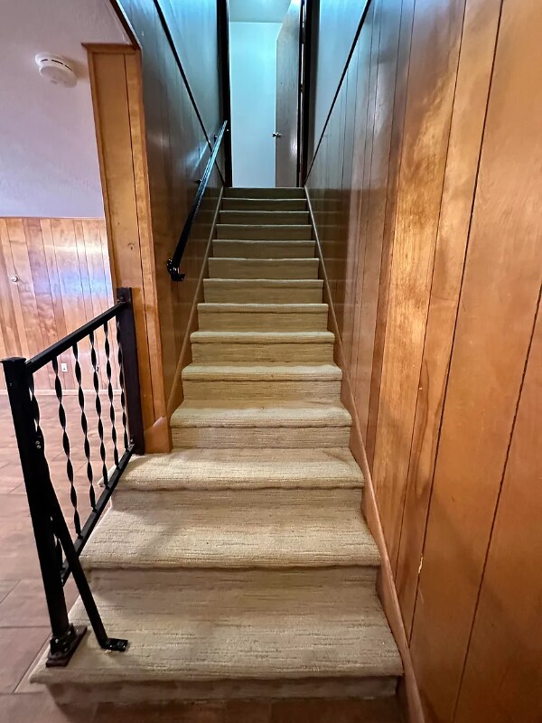 Building Photo - 1321 Division St