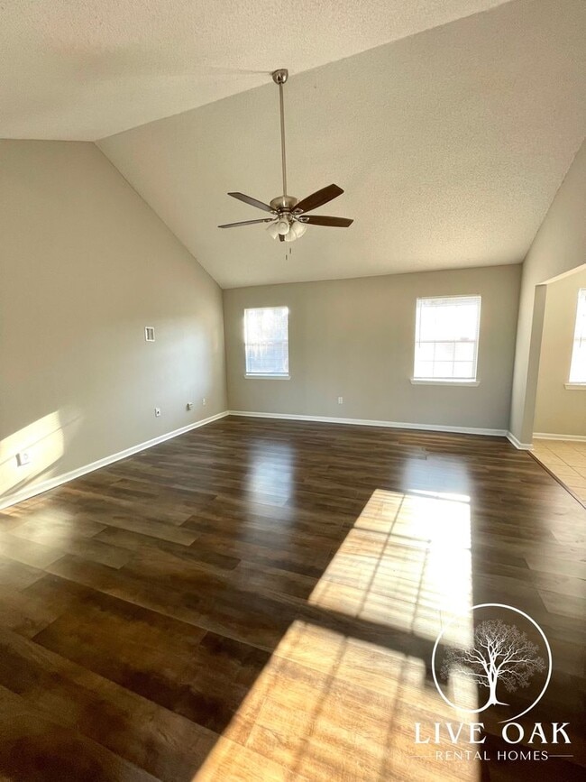 Building Photo - 619 Sabreena Cir