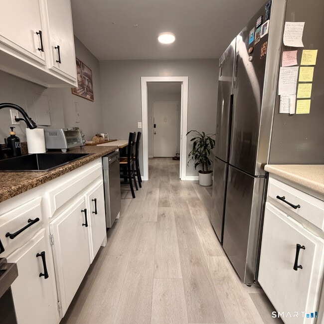 Building Photo - 30 Glenbrook Rd