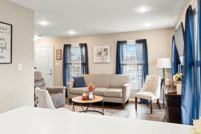 Building Photo - 98 Poplar St