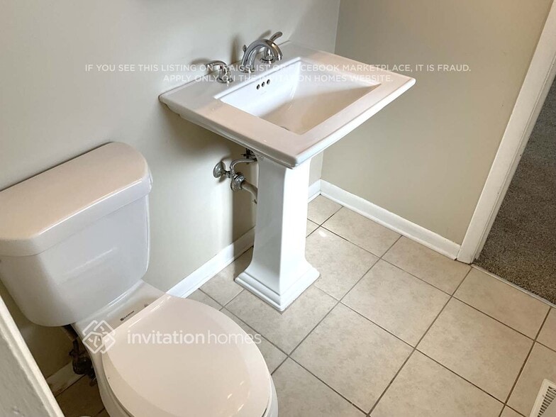 Building Photo - 433 Janine Ln