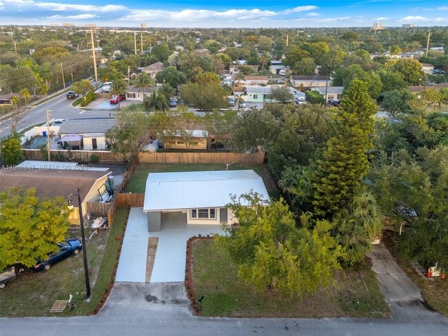 Building Photo - 3180 NE 10th Terrace