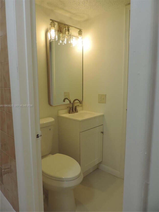 Building Photo - 566 NW 114th Ave