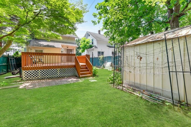 Building Photo - 31 Chestnut St