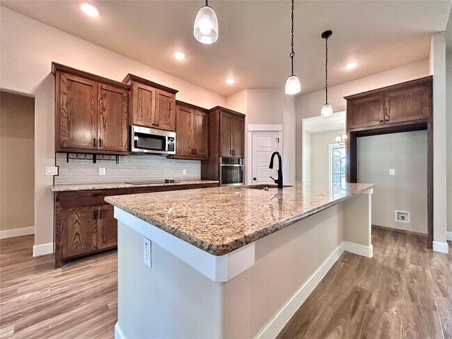 Building Photo - 112 Savage Cir