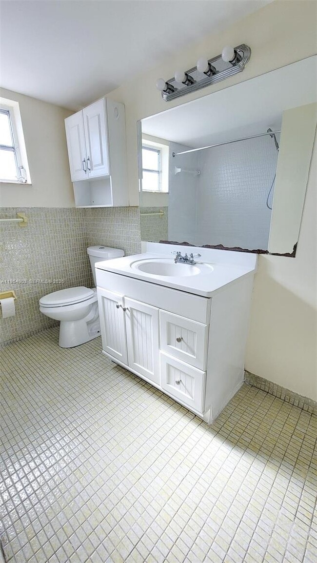 Building Photo - 1690 NE 191st St